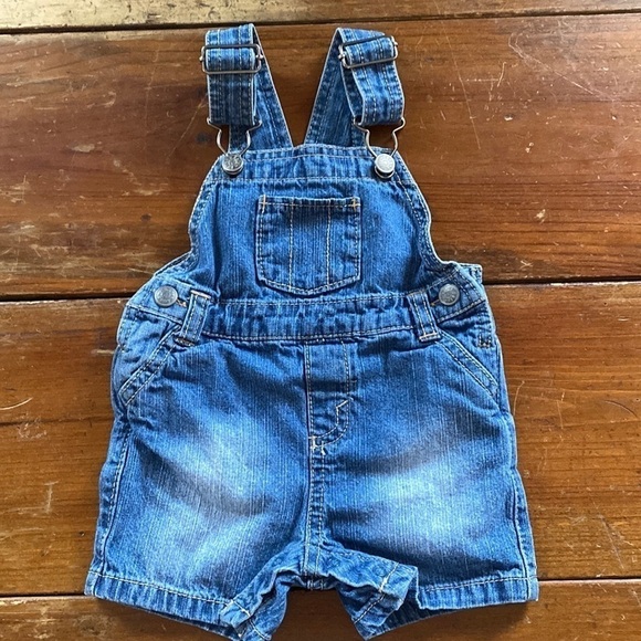 Koala Baby Toys R Us Girls Denim Shorts Overalls 6M 6 Month - Picture 1 of 11